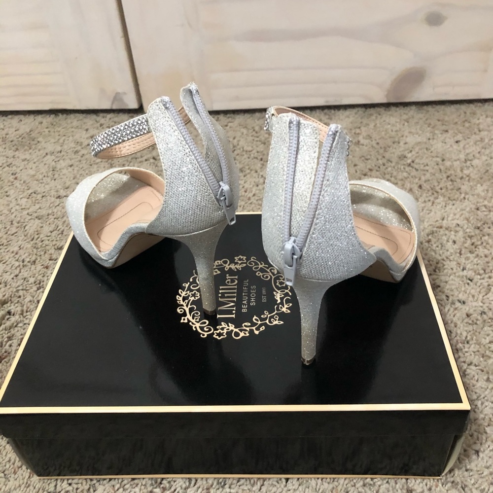 Silver Heels - image 2